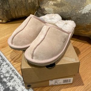 Authentic UGG Keegan Slippers Woman SZ 6 Baby Pink Color